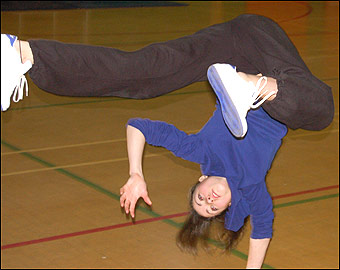 splash_breakdance_girl_340x270.jpg